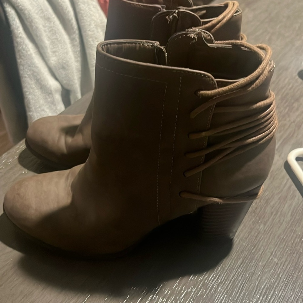 Madden girl size 8 medium boots